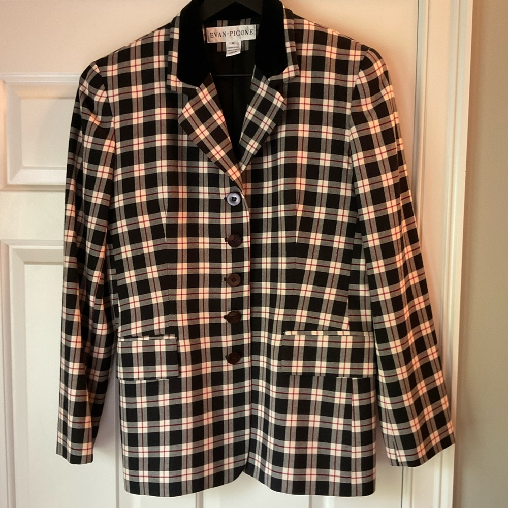 Evan-Picone red black plaid blazer. Velvet collar.
